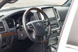 										2021 Toyota Land Cruiser URJ200 Heritage Edition full									