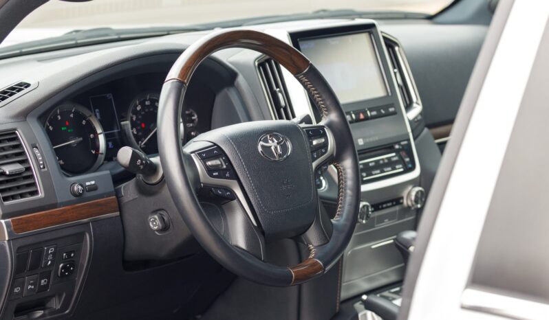 								2021 Toyota Land Cruiser URJ200 Heritage Edition full									