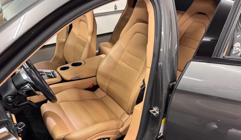 								2017 Porsche Panamera full									