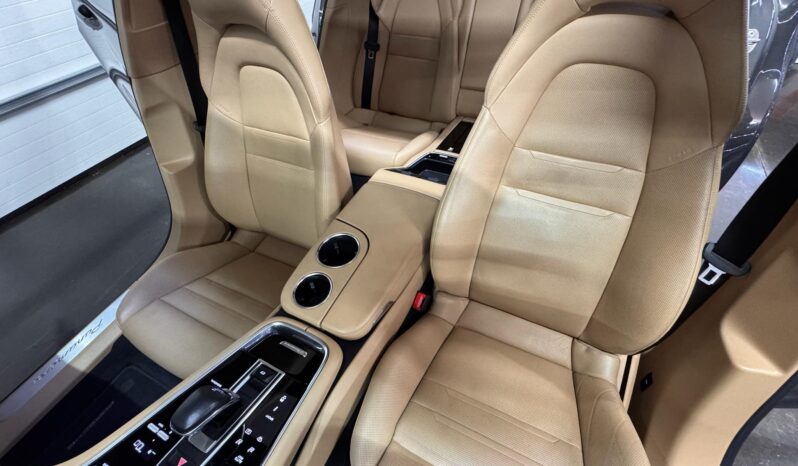 								2017 Porsche Panamera full									