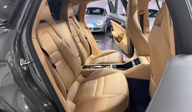 								2017 Porsche Panamera full									
