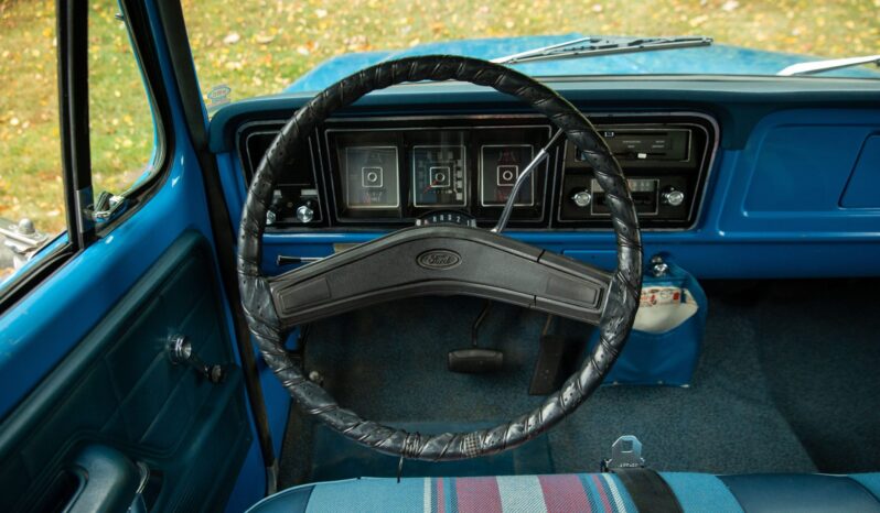 								1976 Ford F-250 Custom Bicentennial full									