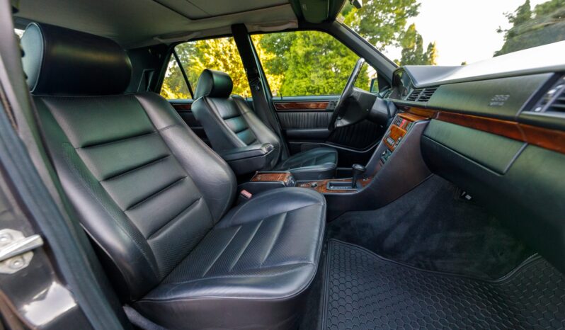 								1994 Mercedes-Benz E500 full									