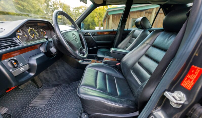 								1994 Mercedes-Benz E500 full									