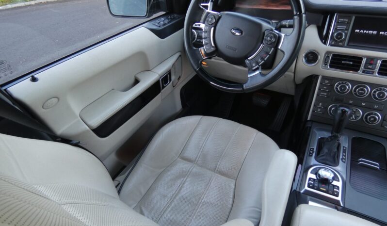 								2012 Land Rover Range Rover HSE Luxury full									