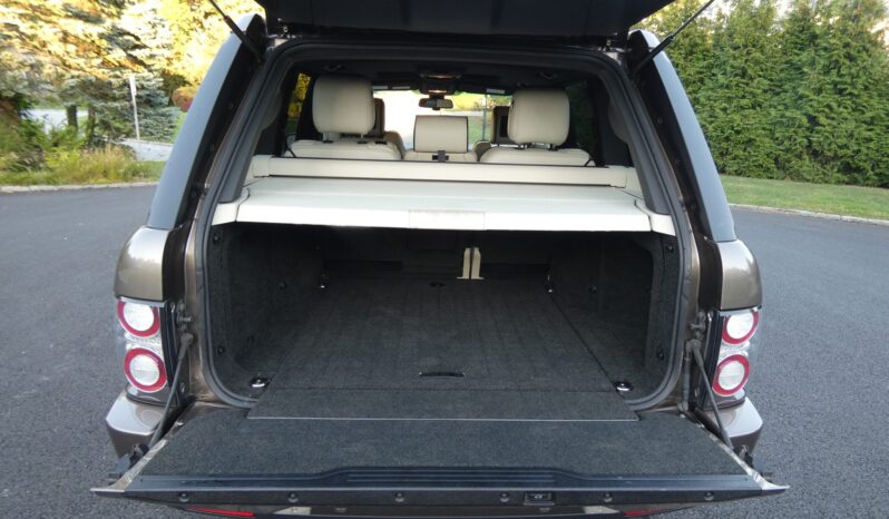 								2012 Land Rover Range Rover HSE Luxury full									