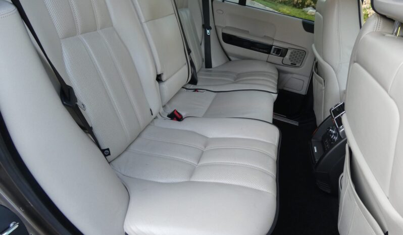 								2012 Land Rover Range Rover HSE Luxury full									