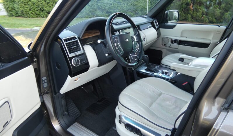 								2012 Land Rover Range Rover HSE Luxury full									