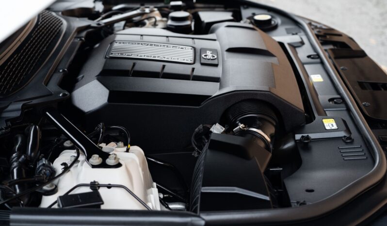 								2016 Land Rover Range Rover Sport SVR full									