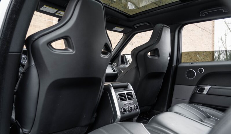 								2016 Land Rover Range Rover Sport SVR full									
