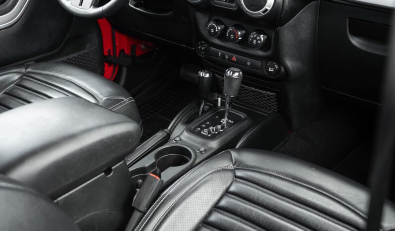 								2018 Jeep Wrangler Unlimited Sahara full									