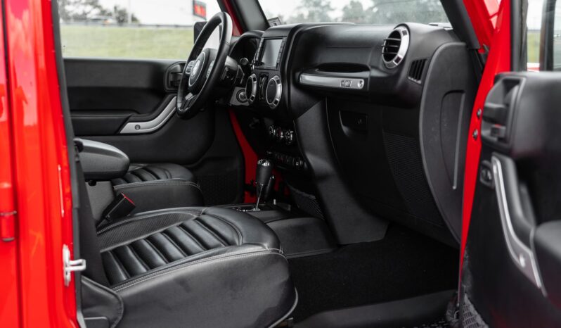 								2018 Jeep Wrangler Unlimited Sahara full									