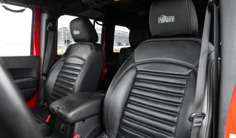 								2018 Jeep Wrangler Unlimited Sahara full									