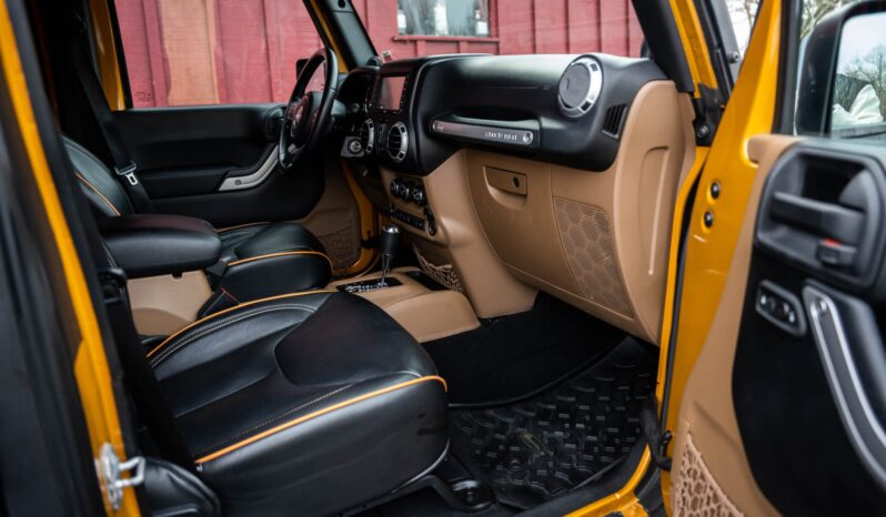 								2014 Jeep Wrangler Unlimited Sahara full									