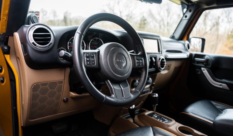 								2014 Jeep Wrangler Unlimited Sahara full									