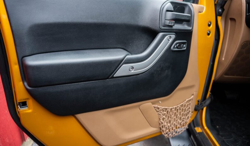 								2014 Jeep Wrangler Unlimited Sahara full									