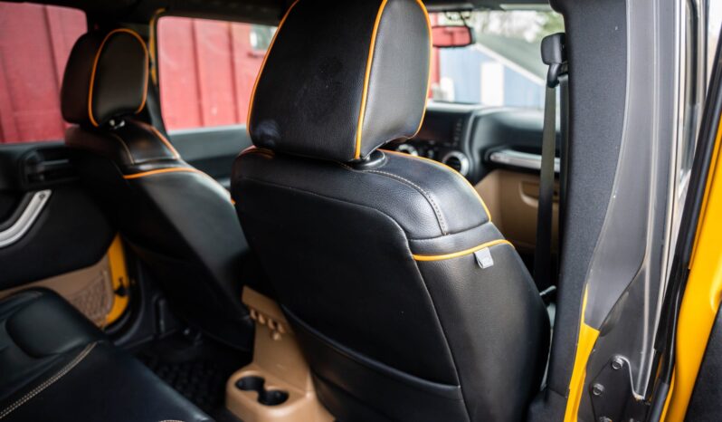 								2014 Jeep Wrangler Unlimited Sahara full									