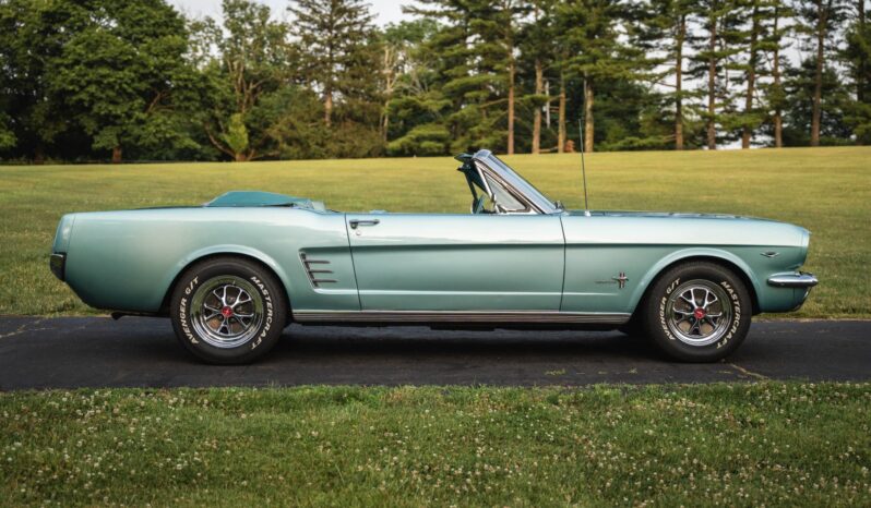 								1966 Ford Mustang Convertible 289 full									