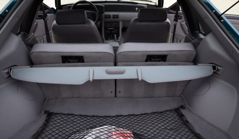 								1993 Ford Mustang GT Hatchback 5.0 full									