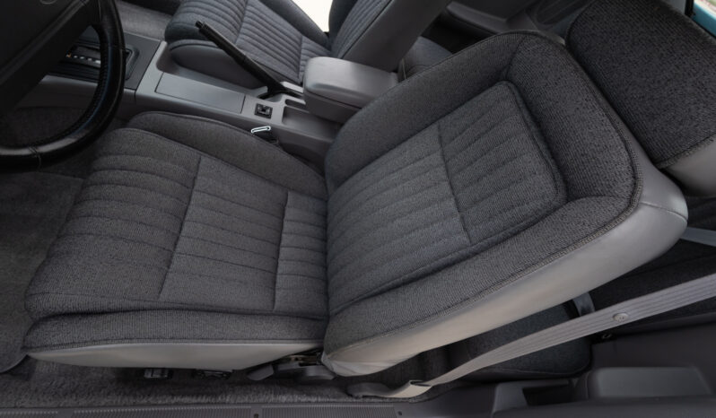 								1993 Ford Mustang GT Hatchback 5.0 full									