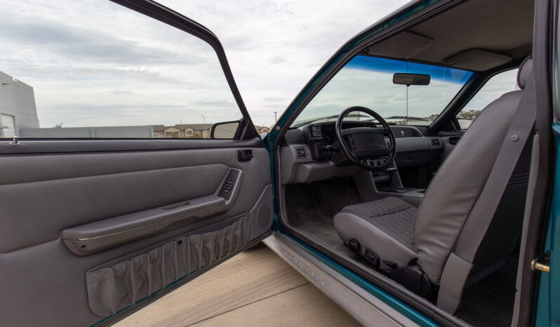 								1993 Ford Mustang GT Hatchback 5.0 full									