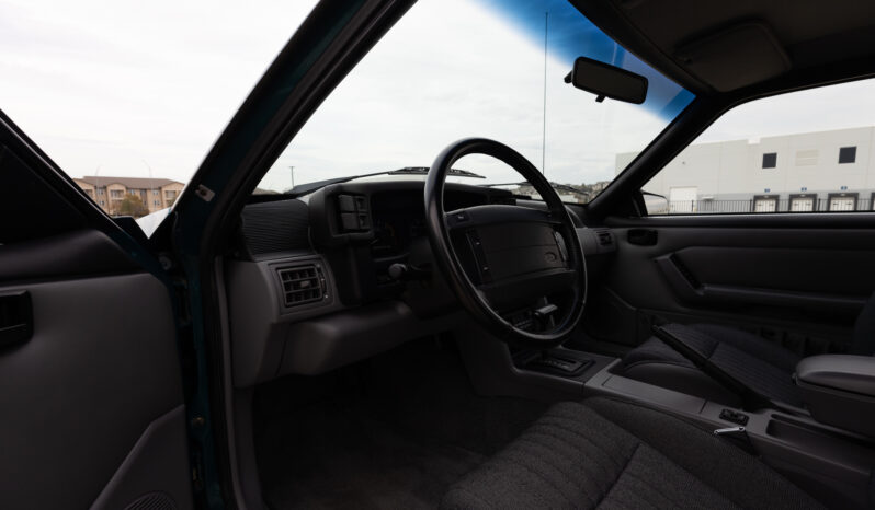 								1993 Ford Mustang GT Hatchback 5.0 full									