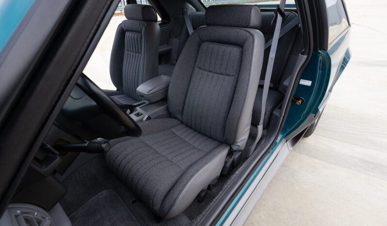 								1993 Ford Mustang GT Hatchback 5.0 full									