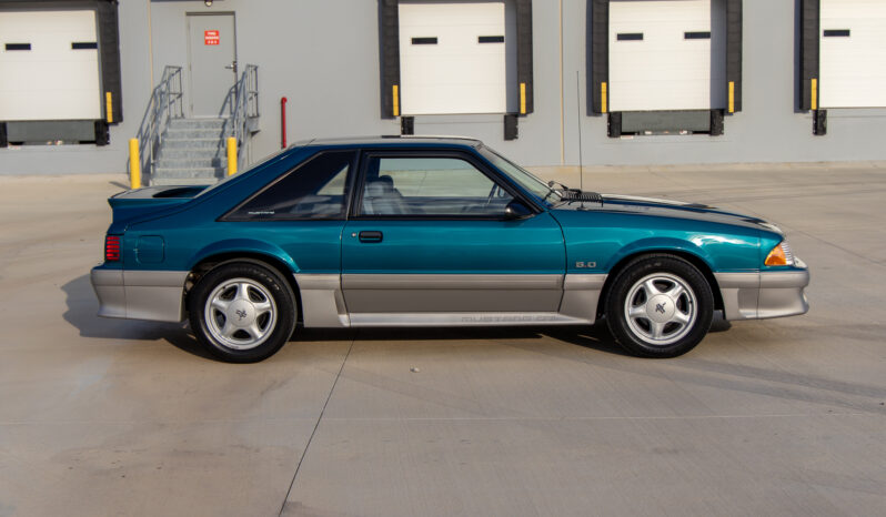 								1993 Ford Mustang GT Hatchback 5.0 full									