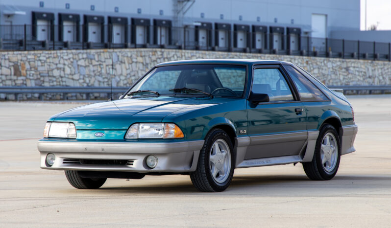 								1993 Ford Mustang GT Hatchback 5.0 full									