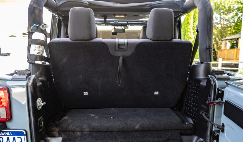 								2015 Jeep Wrangler Sport 6-Speed full									