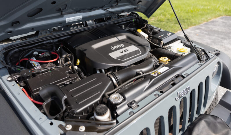 								2015 Jeep Wrangler Sport 6-Speed full									