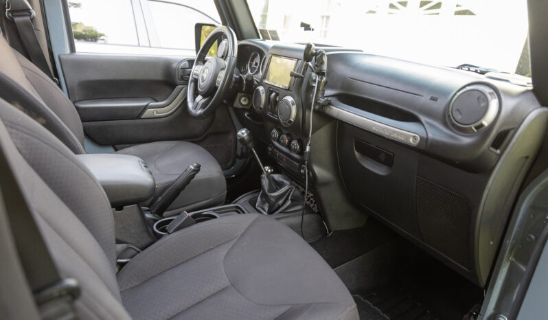 								2015 Jeep Wrangler Sport 6-Speed full									