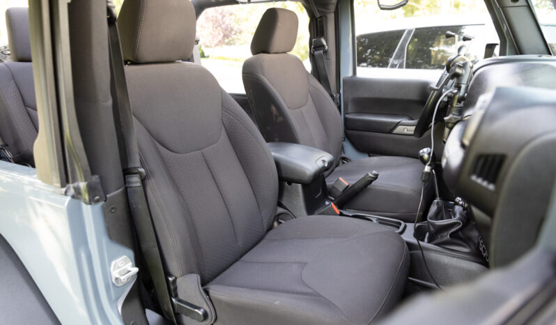 								2015 Jeep Wrangler Sport 6-Speed full									