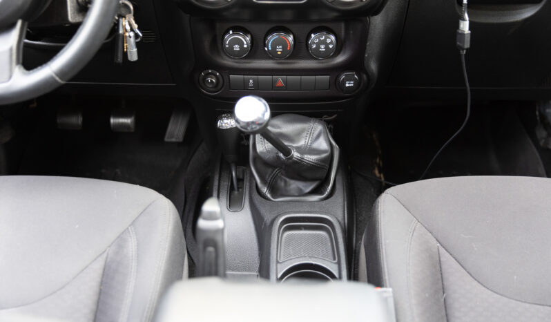 								2015 Jeep Wrangler Sport 6-Speed full									