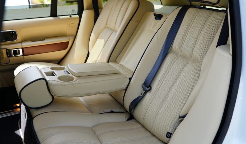 								2011 Land Rover Range Rover HSE Luxury full									