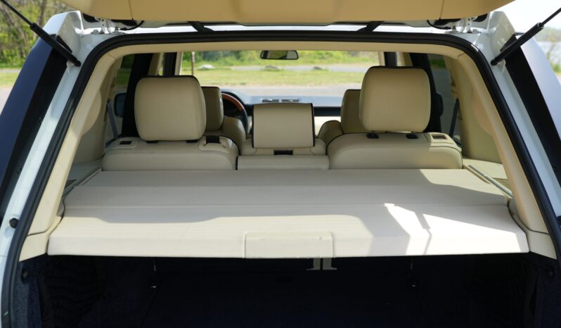 								2011 Land Rover Range Rover HSE Luxury full									