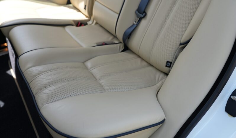 								2011 Land Rover Range Rover HSE Luxury full									