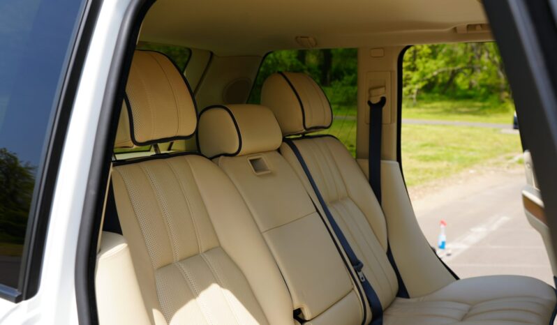 								2011 Land Rover Range Rover HSE Luxury full									