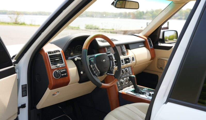 								2011 Land Rover Range Rover HSE Luxury full									