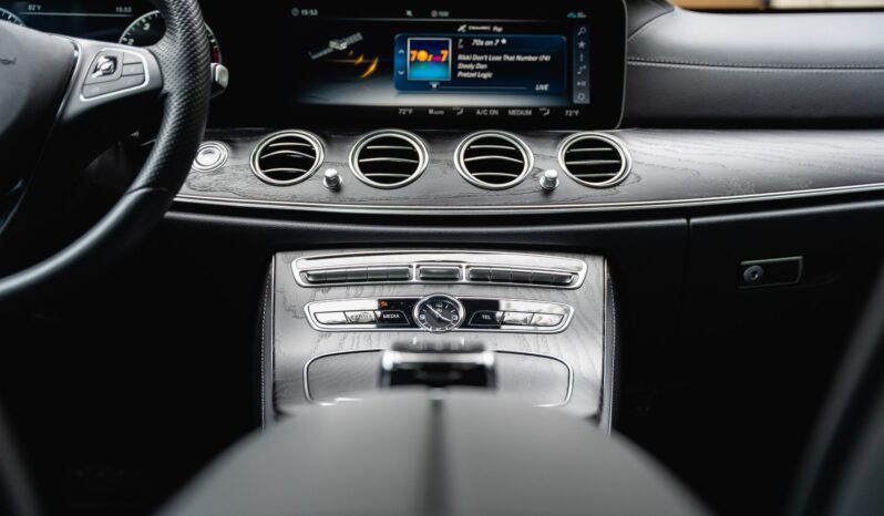 								2018 Mercedes-Benz E400 4MATIC Sedan full									