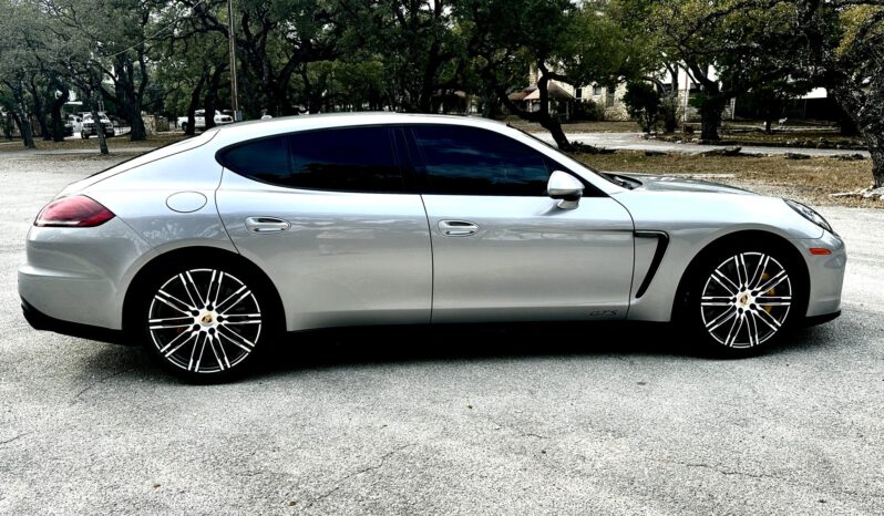 								2016 Porsche Panamera GTS full									