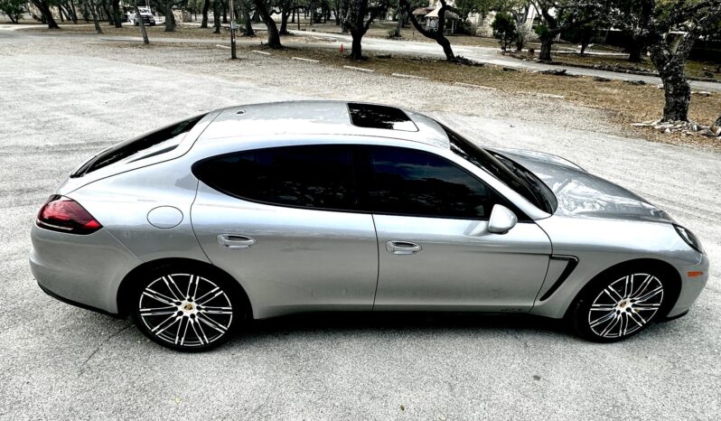 								2016 Porsche Panamera GTS full									