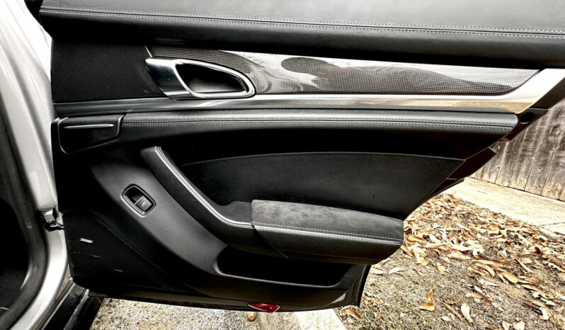 								2016 Porsche Panamera GTS full									