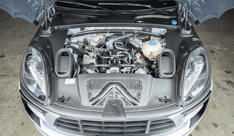 								2017 Porsche Macan GTS full									