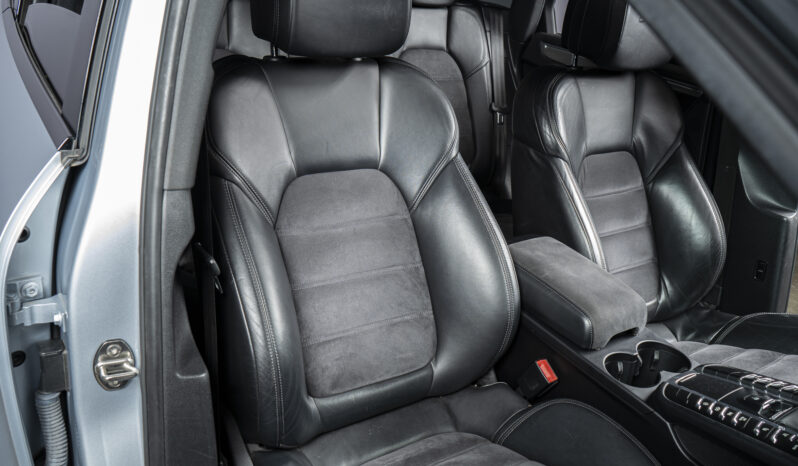 								2017 Porsche Macan GTS full									