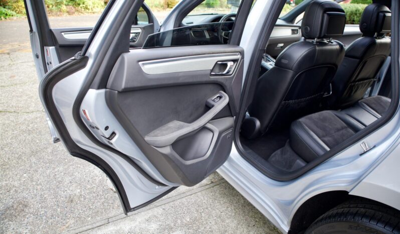 								2017 Porsche Macan GTS full									