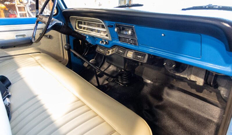 								1971 Ford F-250 Sport Custom Highboy 4×4 4-Speed full									