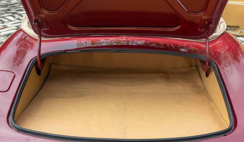 								1974 Jaguar E-Type Series III Roadster V12 full									