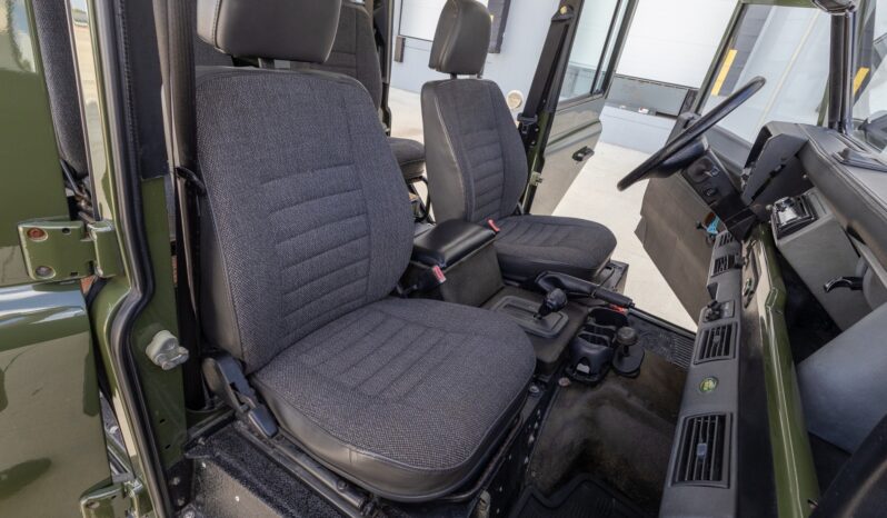 								2001 Land Rover Defender 110 full									