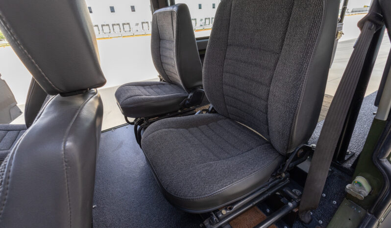 								2001 Land Rover Defender 110 full									